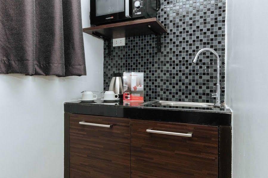 Reddoorz Plus @ Poblacion Makati Makati City Екстериор снимка