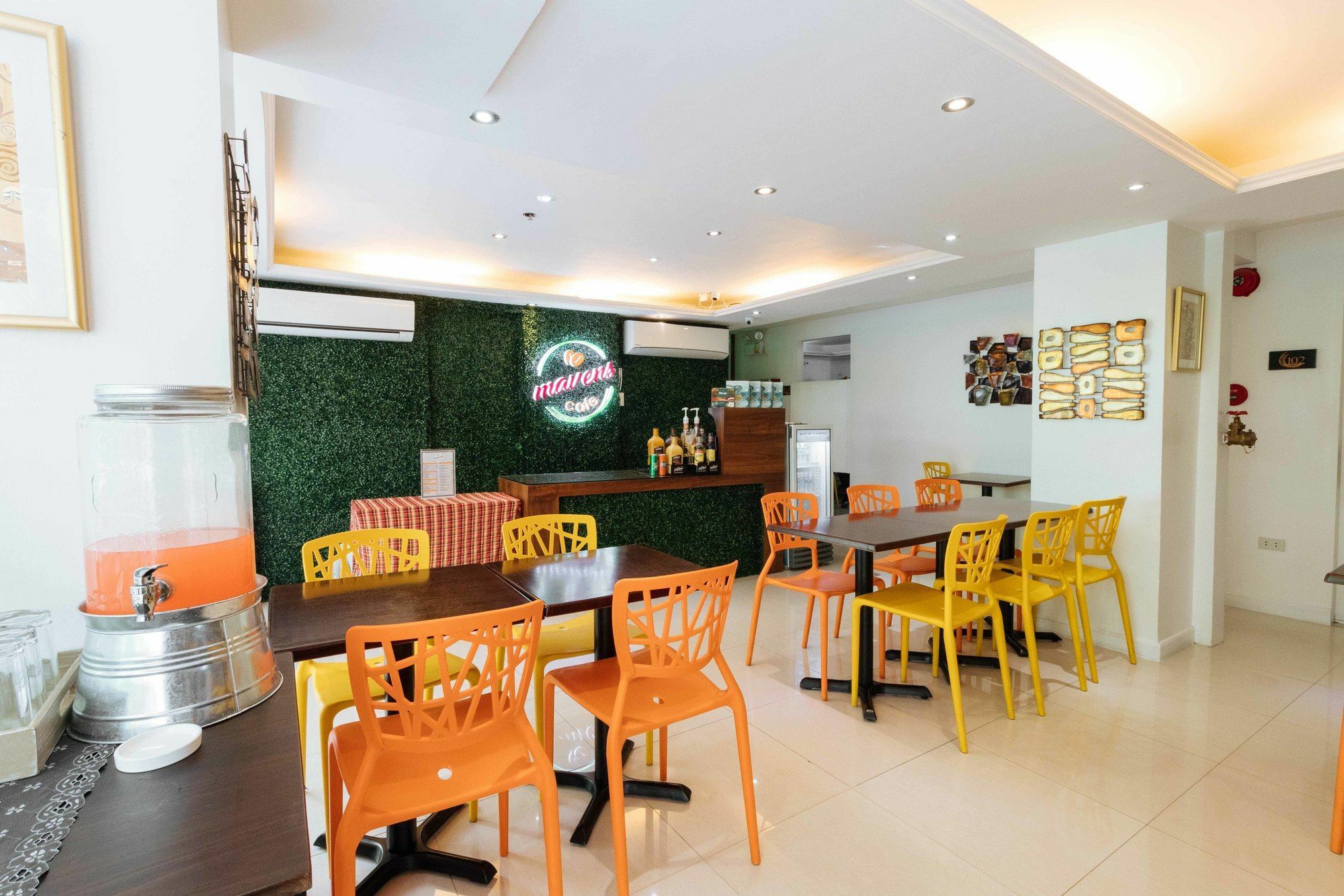 Reddoorz Plus @ Poblacion Makati Makati City Екстериор снимка