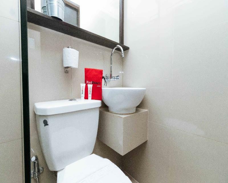 Reddoorz Plus @ Poblacion Makati Makati City Екстериор снимка